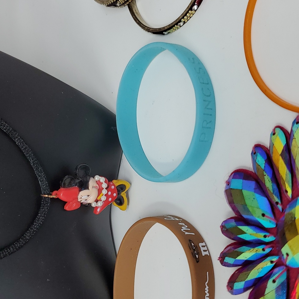 Kids Jewelry Mixed Lot Over 30 Pcs Mini Mouse M&M Bolo - Picture 11 of 17